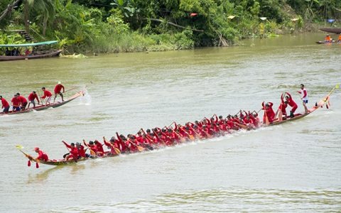 boat racing festival luangprabang1